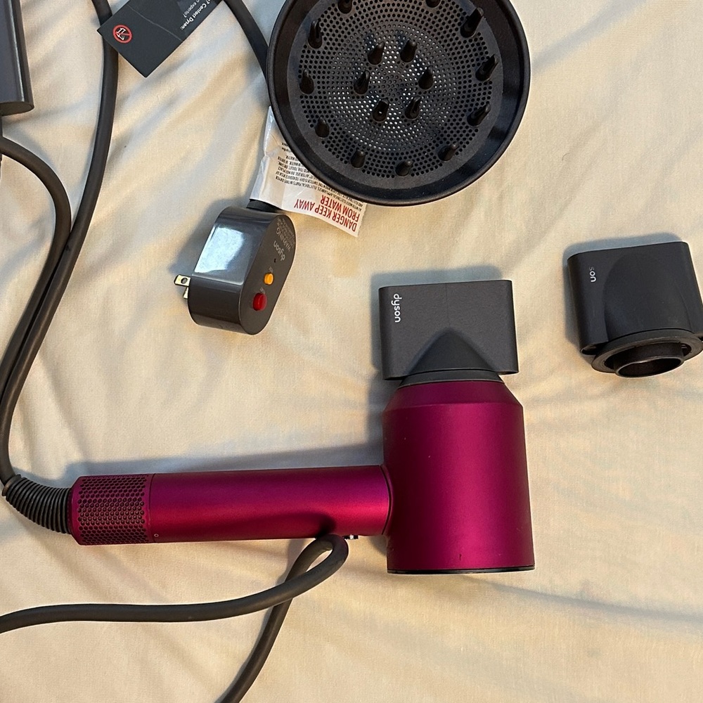 Dyson Blowdryer and Original Accessories